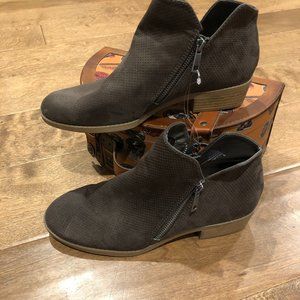 Universal Thread Brown Booties
